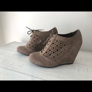 Wedge bootie